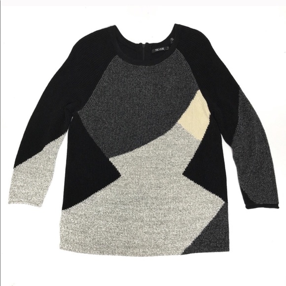 NIC+ZOE Sweaters - NIC + ZOE Geometric print sweater top. Size M